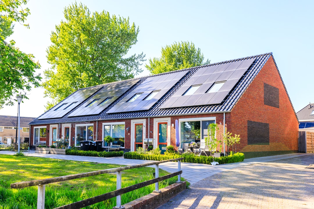 Hausdach mit Photovoltaikanlage